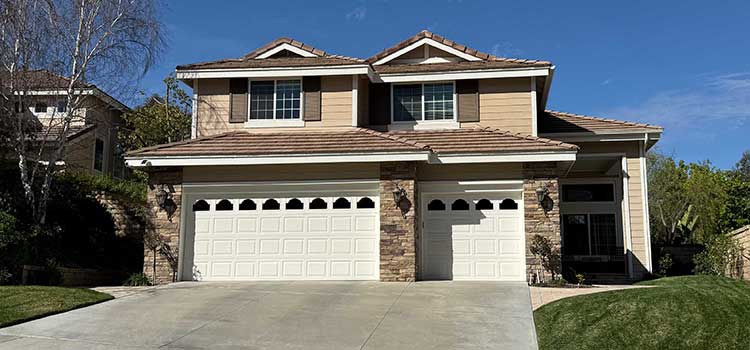 Front of 2 Story Home
