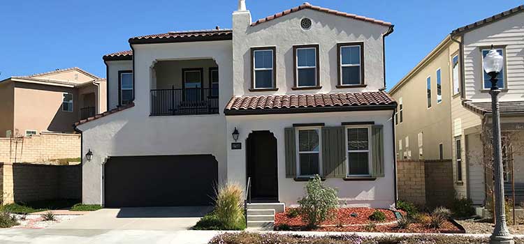 Exterior-of-Home-in-Santa-Clarita
